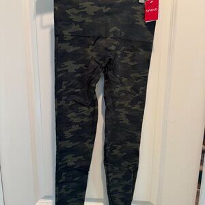 Spanx Look At Me Now Green Camo Seamless Leggings